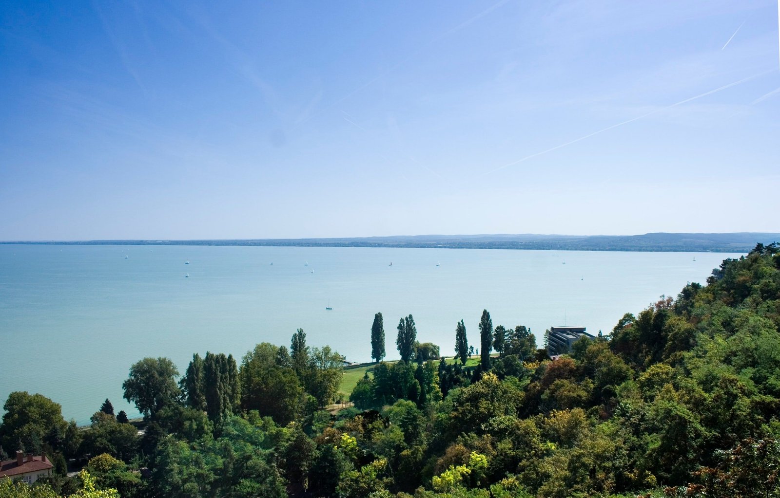 A Balaton partja Magyarországon